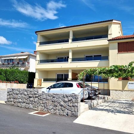 Apartmani Krajinovic Крк Екстер'єр фото