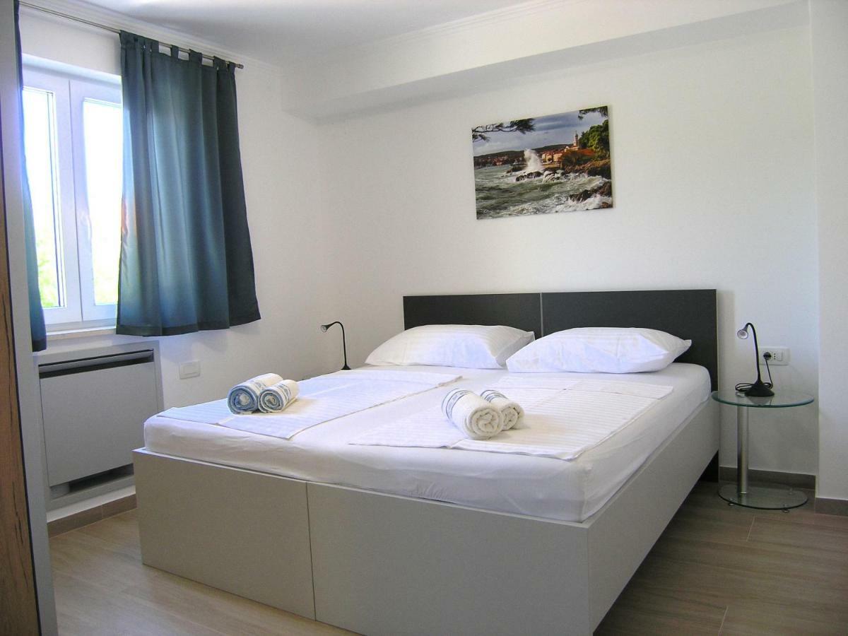 Apartmani Krajinovic Крк Екстер'єр фото