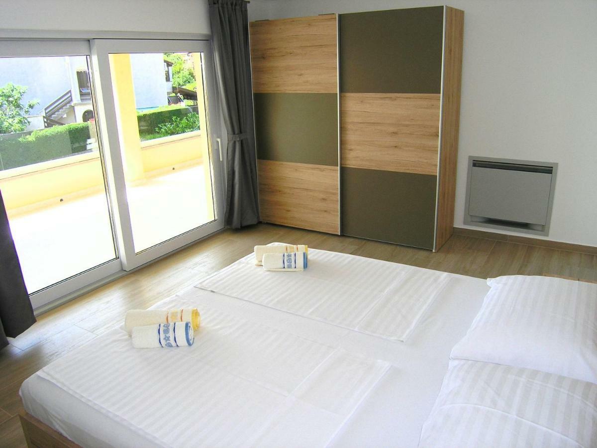Apartmani Krajinovic Крк Екстер'єр фото