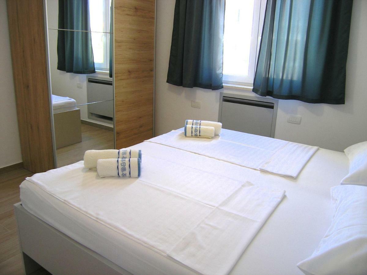 Apartmani Krajinovic Крк Екстер'єр фото