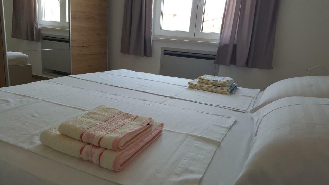 Apartmani Krajinovic Крк Екстер'єр фото